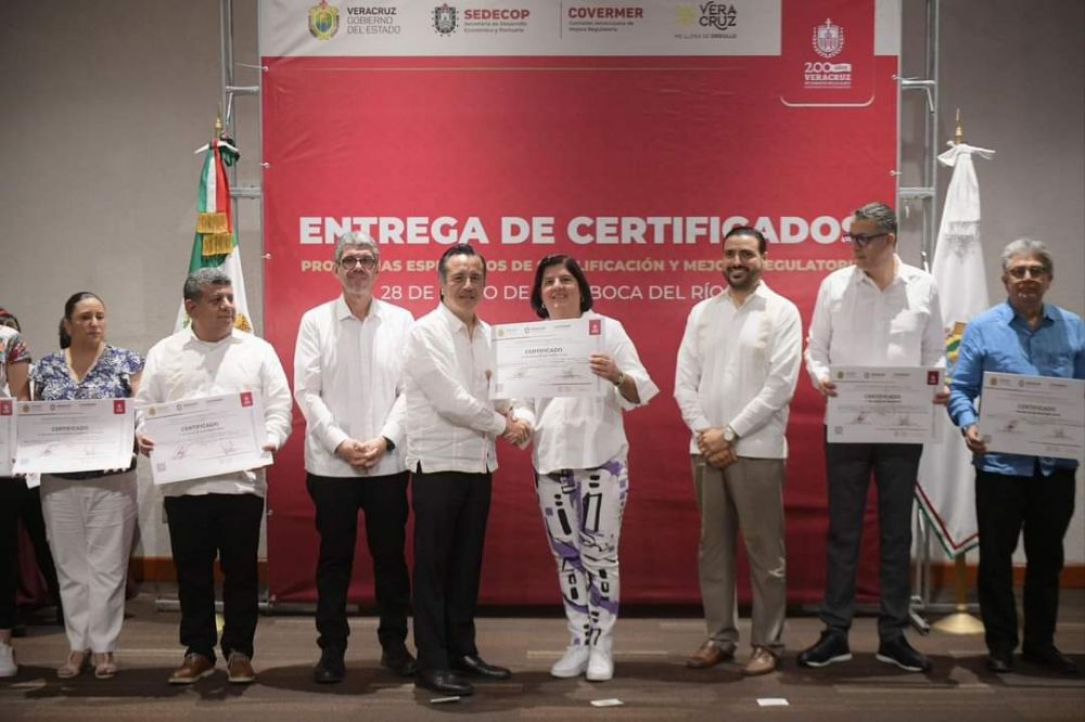 Recibe Ayuntamiento de San Andrés Tuxtla certificado en avance en los programas específicos de simplificación y mejora regulatoria