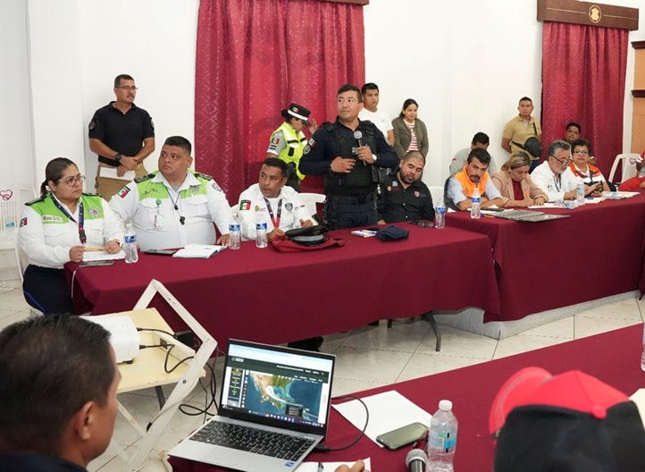 Encabeza alcaldesa de San Andrés reunión de comando unificado por temporada de lluvias y huracanes.