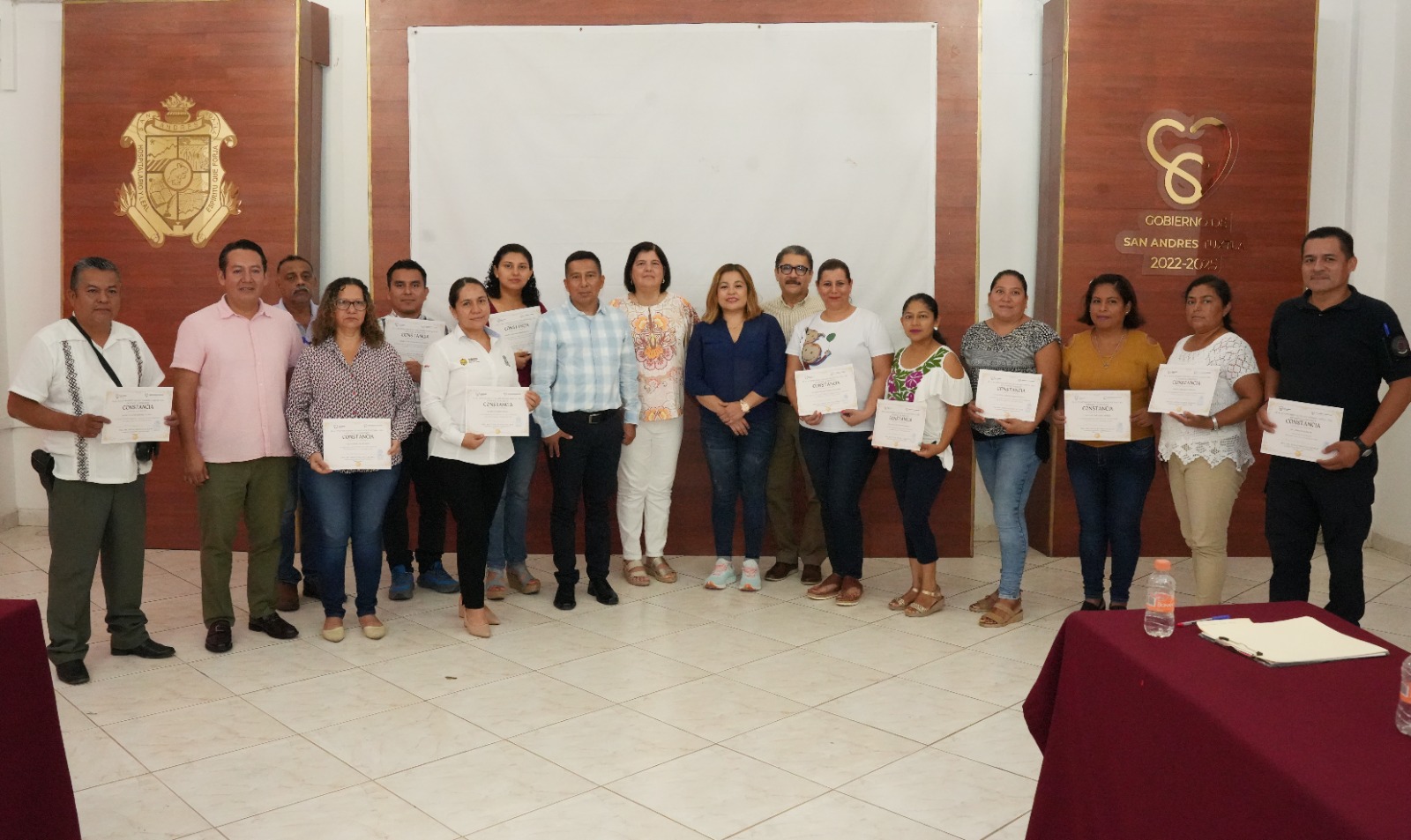 Alcaldesa de San Andrés Tuxtla preside reunión de trabajo del Consejo Municipal de Participación Escolar en la Educación