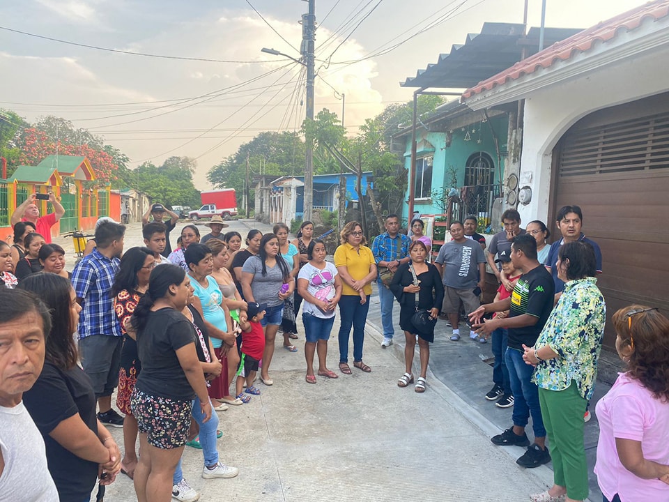 Alcaldesa de San Andrés Tuxtla supervisa obra de pavimentación hidráulica en calle Cristo Rey de la Col. Ampliación Buenavista