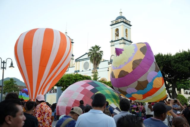 Presentan Primera Exhibición del Festival del Globo de Papel de San Andrés Tuxtla 2024.