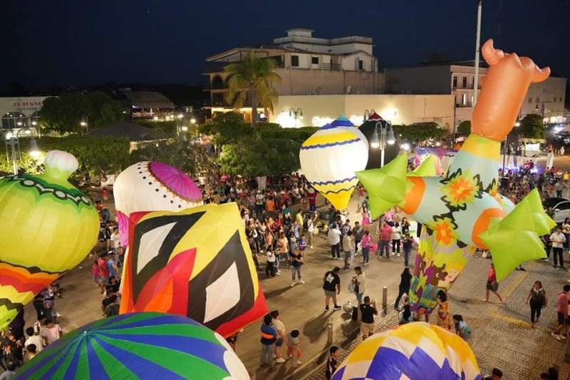 Se lleva a cabo en San Andrés Tuxtla la cuarta muestra de globos de papel china