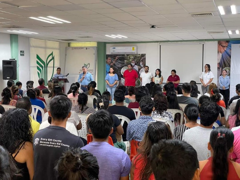 Alumnos de la ingeniería industrial del ITSSAT realizan curso de inducción