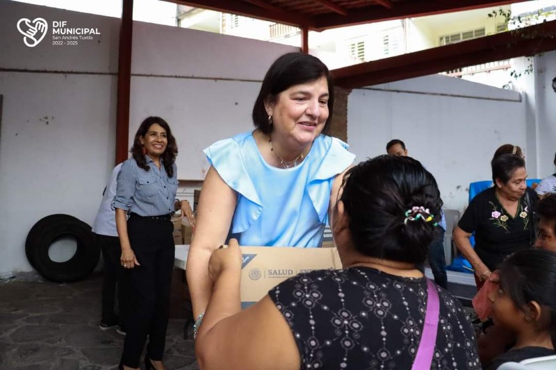 Entrega DIF de SAT paquetes alimentarios del programa «Atención alimentaria a personas en situacion de emergencia o desastre»