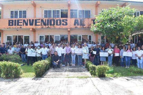 Julio Cesar García Machucho invitado en la inauguración del curso de actualización docente del Tebaev