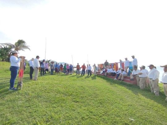 En colaboración con ONG y PROFEPA plantamos uveros en la playa de Punta Puntilla