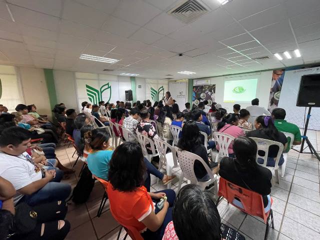Alumnos de Ingeniería en Gestion Empresarial y Sistemas Computacionales reciben curso de inducción
