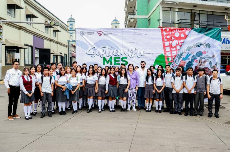 Inician con acto cívico y guardia de honor el mes patrio en el ayuntamiento de San Andrés Tuxtla