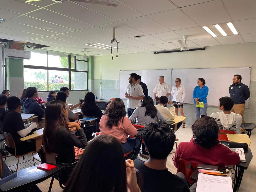 Director del ITSSAT da la bienvenida a los alumnos de nuevo ingreso