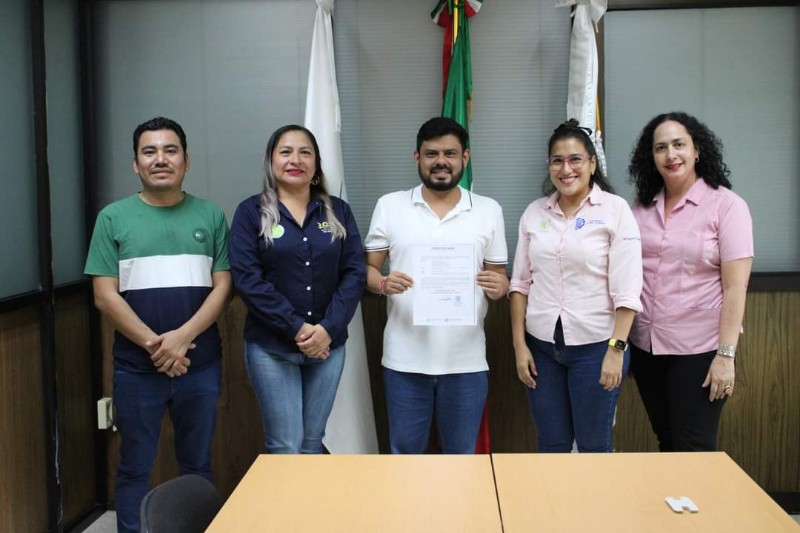 Dos estudiantes del programa de Ingeniería en Sistemas Computacionales del ITSSAT han registrado el proyecto innovador ante INDAUTOR