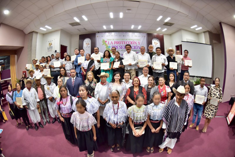 En el Congreso, firman municipios convenios en favor de lenguas indígenas