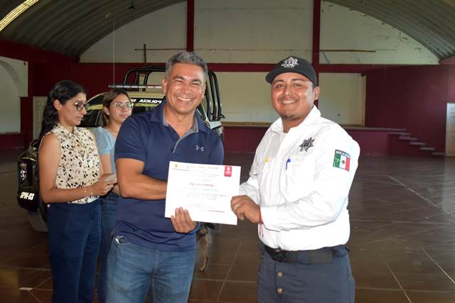 Con gran orgullo hice entrega de diplomas a elementos encargados de la seguridad del nuestro municipio