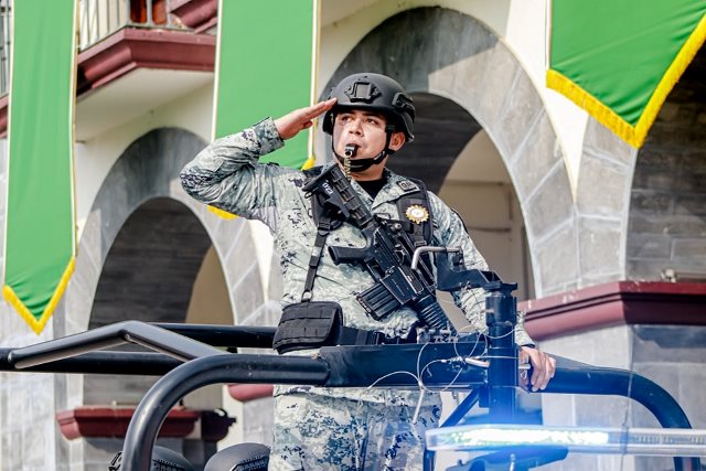 Autoridades civiles y militares presiden desfile conmemorativo por Día de la Independencia en San Andrés Tuxtla