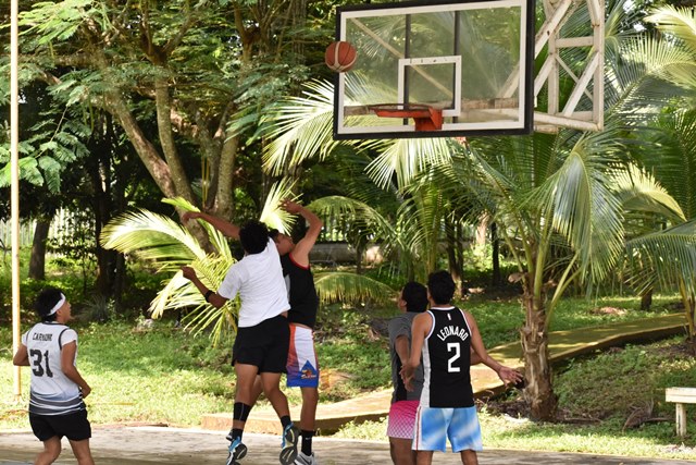 ¡Vibrante torneo de básquetbol en el ITSSAT!