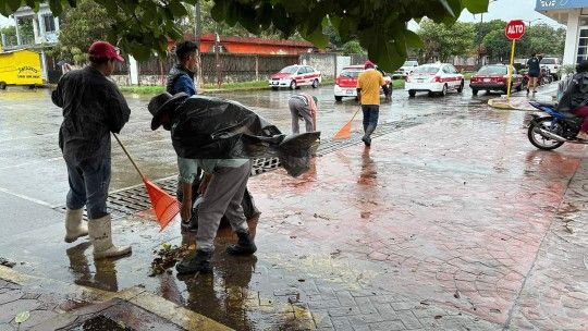 Julio César García Machucho exhorta a la ciudadanía a mantener limpia la ciudad