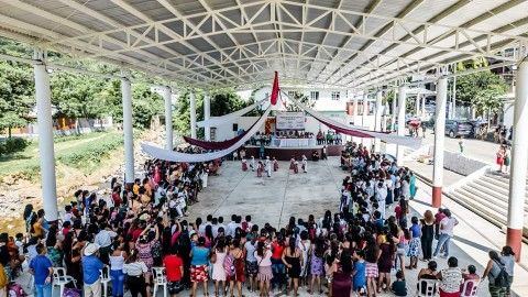 Inaugura alcaldesa de San Andrés Tuxtla, domo en Plaza Cívica de Texcaltitan