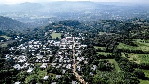 En Santa Rosa Abata, inaugura alcaldesa 2da etapa de pavimentación de la calle Vicente Guerrero.