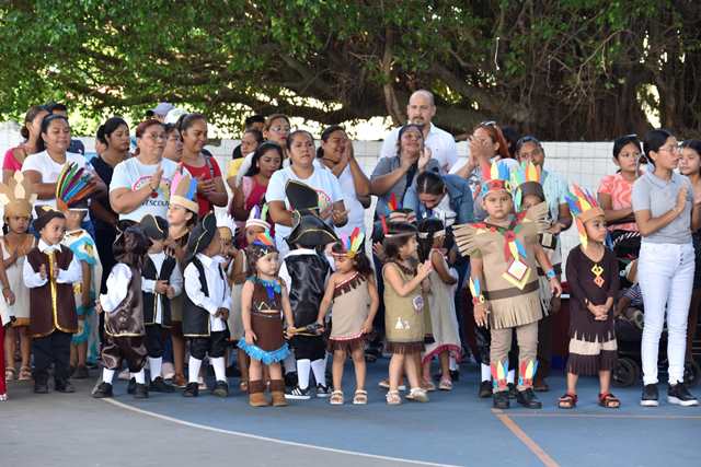 Acto Cívico en Conmemoración del Día de la Nación Pluricultural