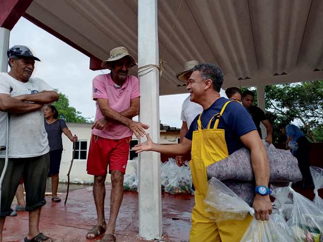 Encabezados por el alcalde Julio Cesar Garcia Machucho, se empezaron a desplegar las brigadas para hacer llegar el apoyo a las localidades y familias más afectadas