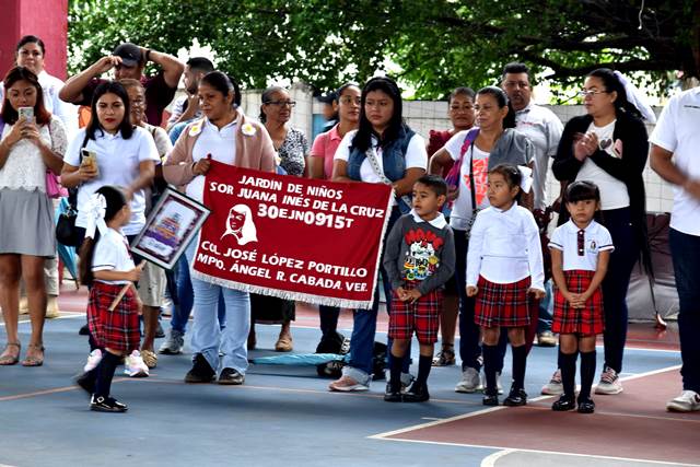 Le toco al Jardín de Niños Sor Juana Inés de la Cruz conducir el Acto Cívico de hoy 28 de octubre