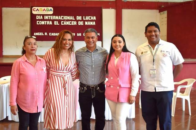 Con el apoyo del alcalde Julio Cesar García, se llevo a cabo marcha en apoyo a la lucha contra el cáncer de mama