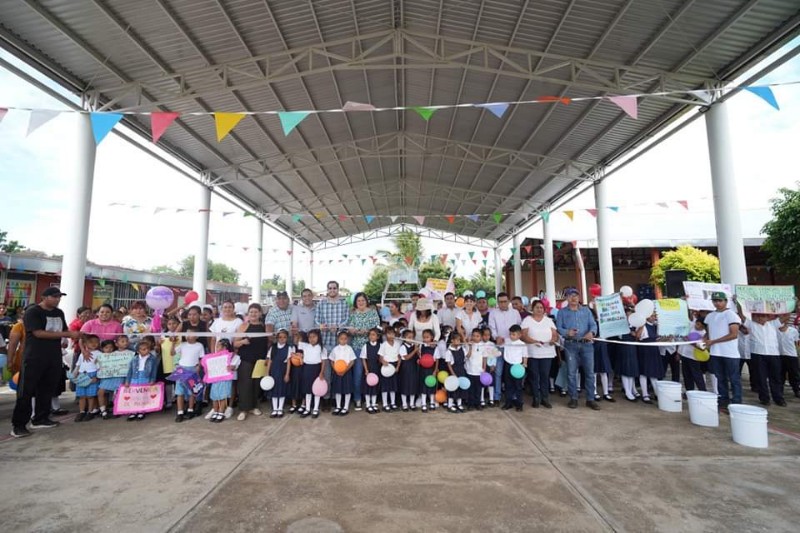 Alcaldesa y ediles de San Andrés Tuxtla, inauguran domo en primaria “Enrique C. Rébsamen” de Ocelota.