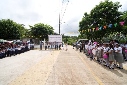 Mejorando la calidad de vida en Los Mérida, alcaldesa de San Andrés inaugura pavimentación y ampliación de red eléctrica