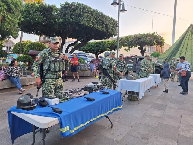 Defensa exhibe en San Andrés Tuxtla la muestra fotográfica «La Gran Fuerza de México, Siempre por ti, siempre por México».