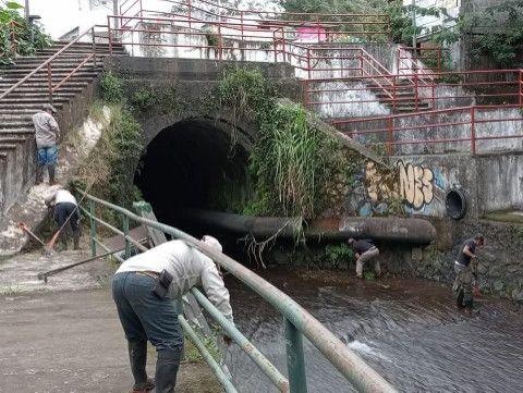 Realizan limpieza en los andadores del río Tajalate del tramo Bodega Aurrera – Calle Revolución