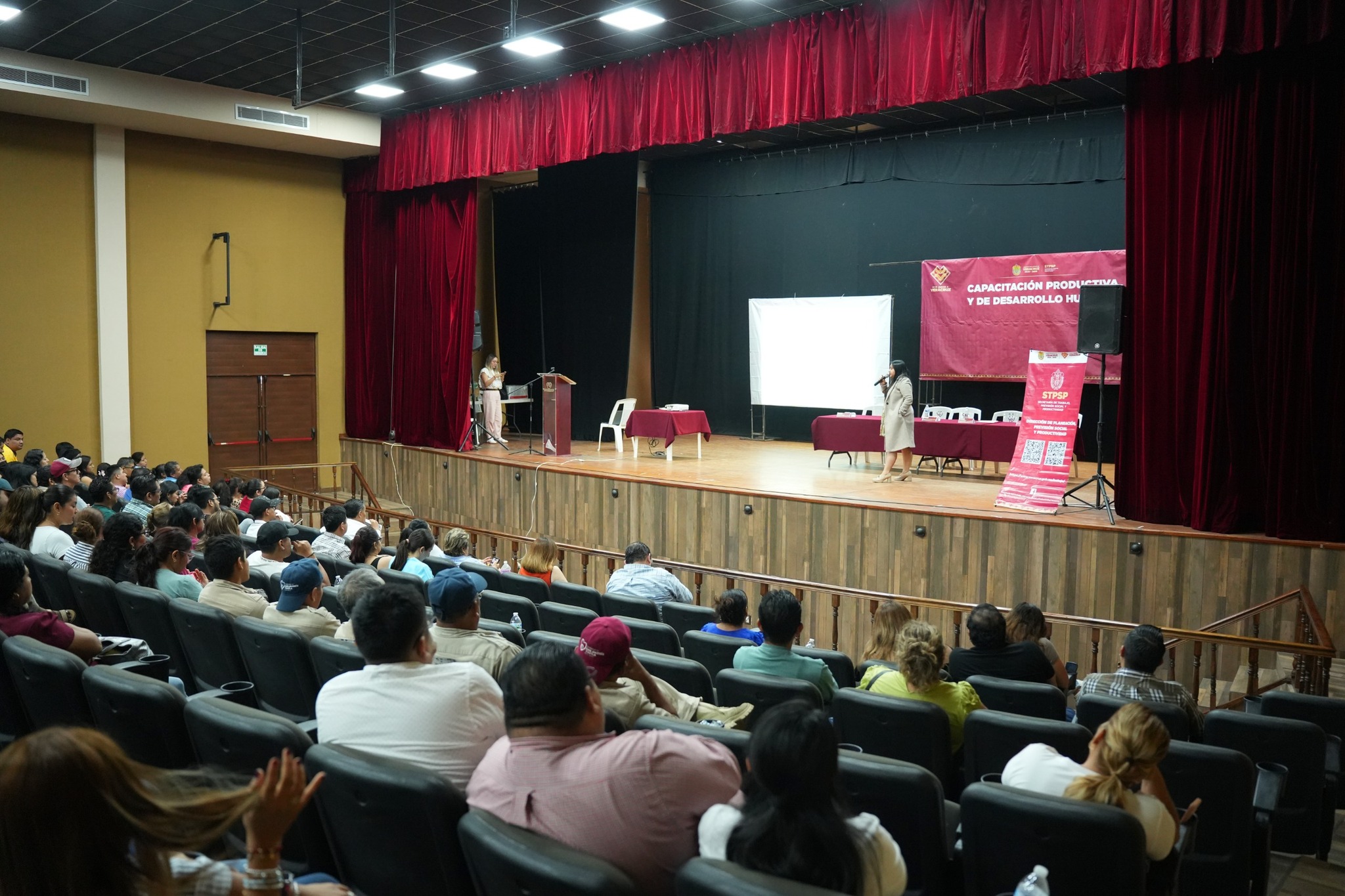 Capacitan a personal del Ayuntamiento de San Andrés Tuxtla, en materia de previsión social y productividad