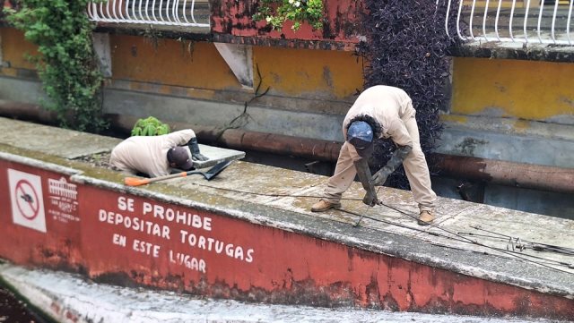 Realizan mantenimiento en los colectores del Puente Puchuapan