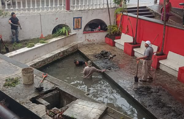 Realiza ayuntamiento limpieza y mantenimiento en nacimiento del puente Puchuapan y áreas públicas