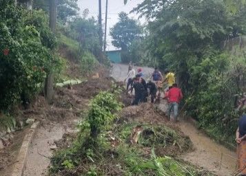Atiende Ayuntamiento de San Andrés Tuxtla deslave en San Isidro Texcaltitán derivado de las lluvias por Depresión Tropical