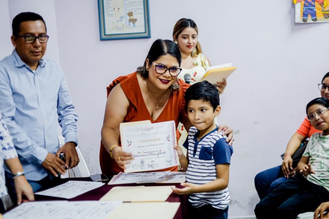 Alcaldesa de San Andrés clausura el Curso de Verano, “Tus vacaciones en la Biblioteca”.