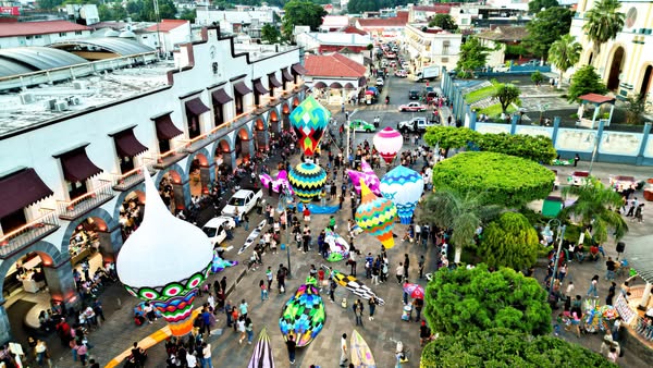 Esta viernes 8 de agosto se realizó con éxito la segunda muestra de globos del Festival internacional del Globo de Papel 2025