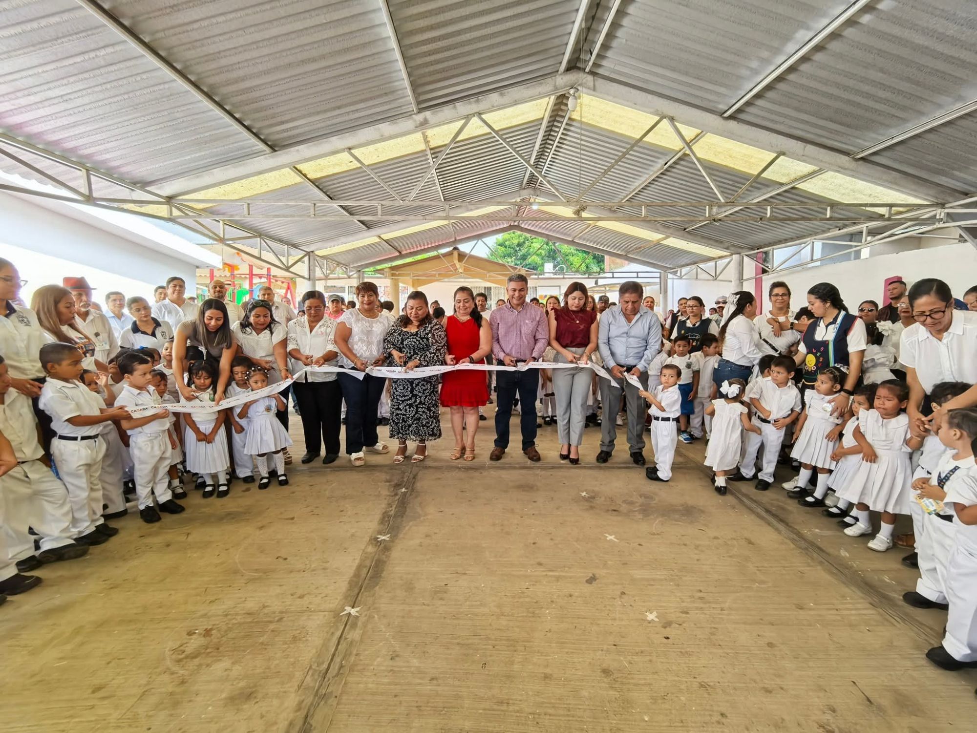 En Ángel R Cabada inician la semana con el corazón puesto en la educación.