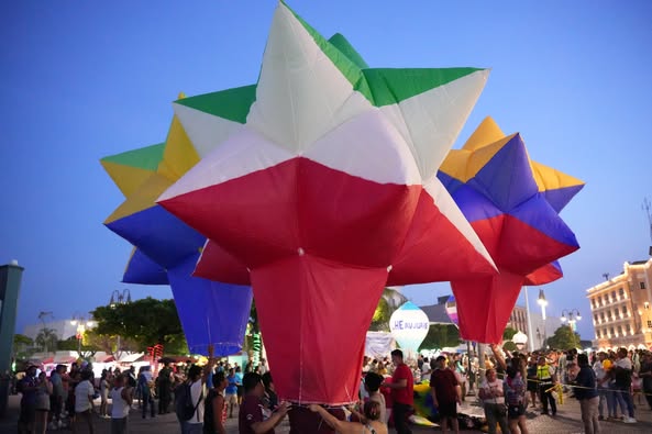 San Andrés Tuxtla celebra la sexta exhibición de globos en el marco del Festival Internacional del Globo de Papel 2025
