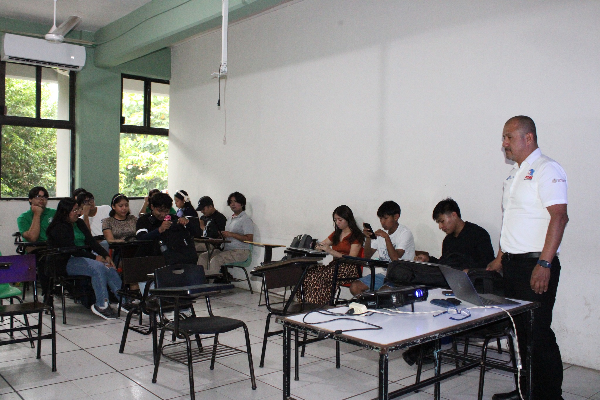 Estudiantes de Ingeniería Industrial se encuentran tomando los talleres: “Habilidades Digitales”