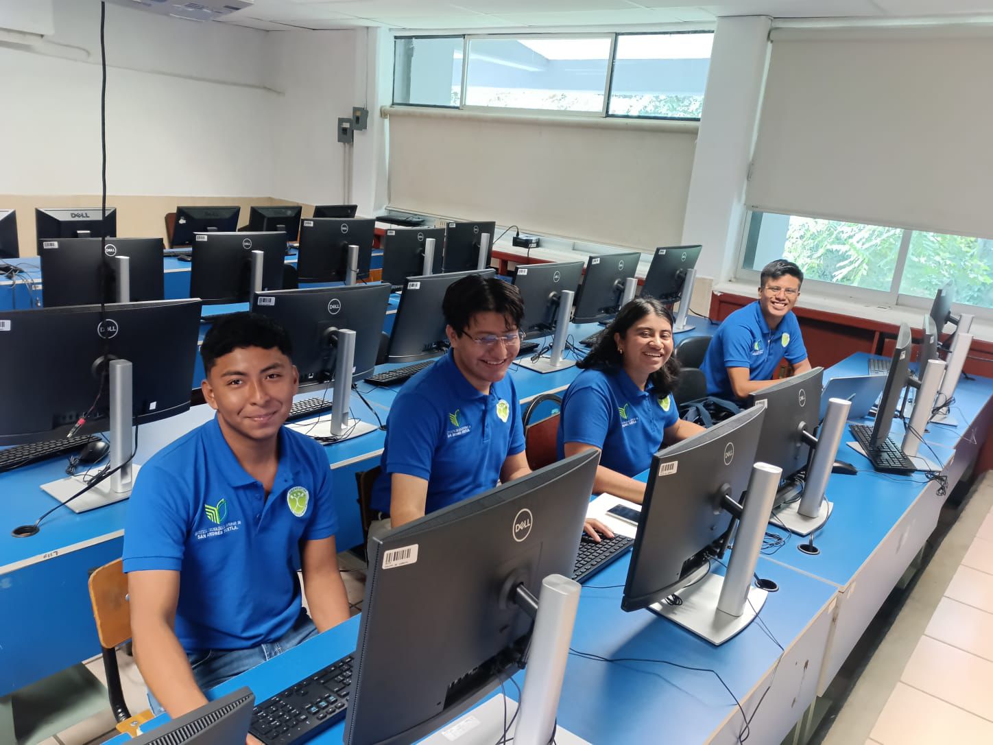 𝐄𝐬𝐭𝐮𝐝𝐢𝐚𝐧𝐭𝐞𝐬 𝐝𝐞 𝐥𝐚 𝐋𝐢𝐜𝐞𝐧𝐜𝐢𝐚𝐭𝐮𝐫𝐚 𝐞𝐧 𝐀𝐝𝐦𝐢𝐧𝐢𝐬𝐭𝐫𝐚𝐜𝐢𝐨́𝐧 𝐝𝐞𝐥 𝐓𝐞𝐜𝐍𝐌 𝐒𝐚𝐧 𝐀𝐧𝐝𝐫𝐞́𝐬 𝐓𝐮𝐱𝐭𝐥𝐚, 𝐥𝐨𝐠𝐫𝐚𝐧 𝐩𝐚𝐬𝐞 𝐚𝐥 𝐄𝐍𝐂𝐁-𝐂𝐄𝐀 𝟐𝟎𝟐𝟓 .