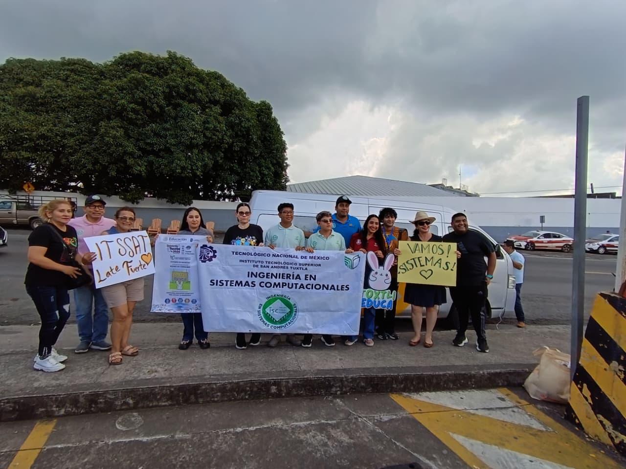 Estudiantes de Ingeniería en Sistemas Computacionales y de Ingeniería en Gestión Empresarial del Instituto Tecnológico Superior de San Andrés Tuxtla, emprenden camino hacía la 𝐂𝐮𝐦𝐛𝐫𝐞 𝐍𝐚𝐜𝐢𝐨𝐧𝐚𝐥 𝐝𝐞 𝐃𝐞𝐬𝐚𝐫𝐫𝐨𝐥𝐥𝐨 𝐓𝐞𝐜𝐧𝐨𝐥𝐨́𝐠𝐢𝐜𝐨, 𝐄𝐦𝐩𝐫𝐞𝐧𝐝𝐢𝐦𝐢𝐞𝐧𝐭𝐨 𝐞 𝐈𝐧𝐧𝐨𝐯𝐚𝐜𝐢𝐨́𝐧 #𝐈𝐧𝐧𝐨𝐯𝐚𝐓𝐞𝐜𝐍𝐌𝟐𝟎𝟐𝟓.