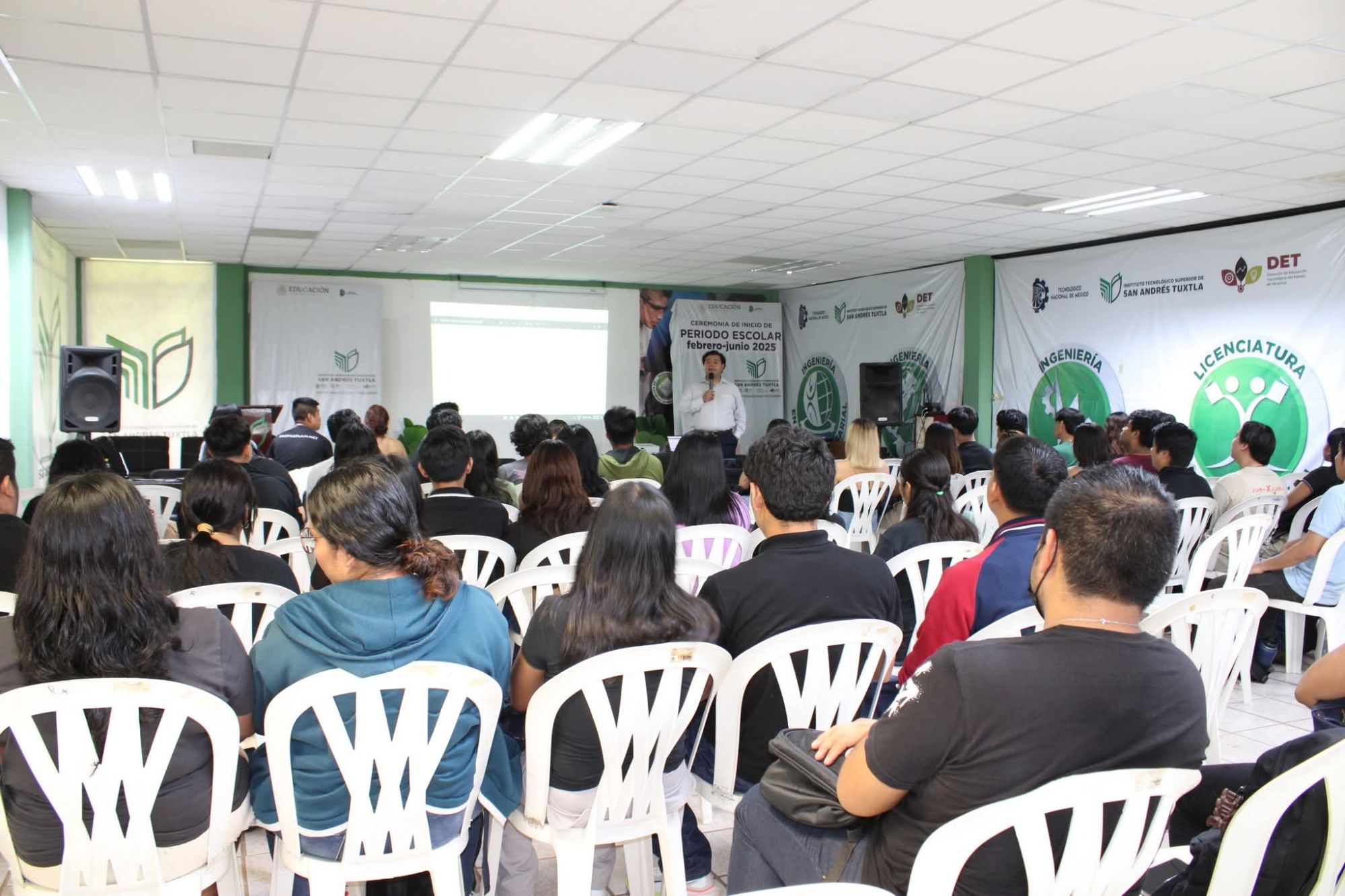 Estudiantes y egresados del ITSSAT son vinculados con la empresa World Training and Languages para trabajos en el extranjero en el 2026