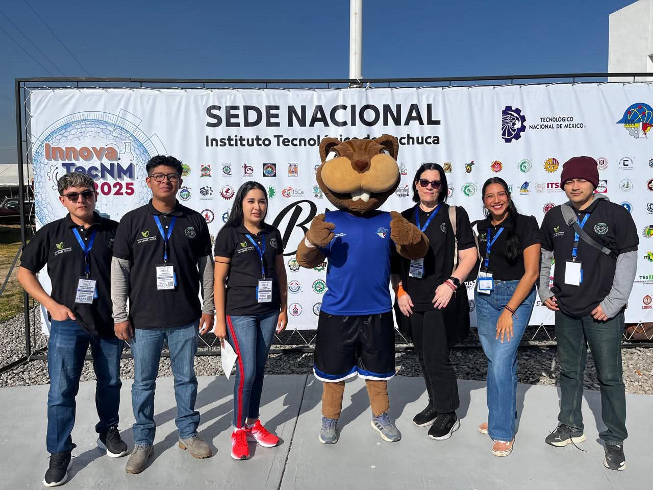 Alumnos del ITSSAT Cumbre Nacional de Desarrollo Tecnológico, Emprendimiento e Innovación – InnovaTecNM 2025.