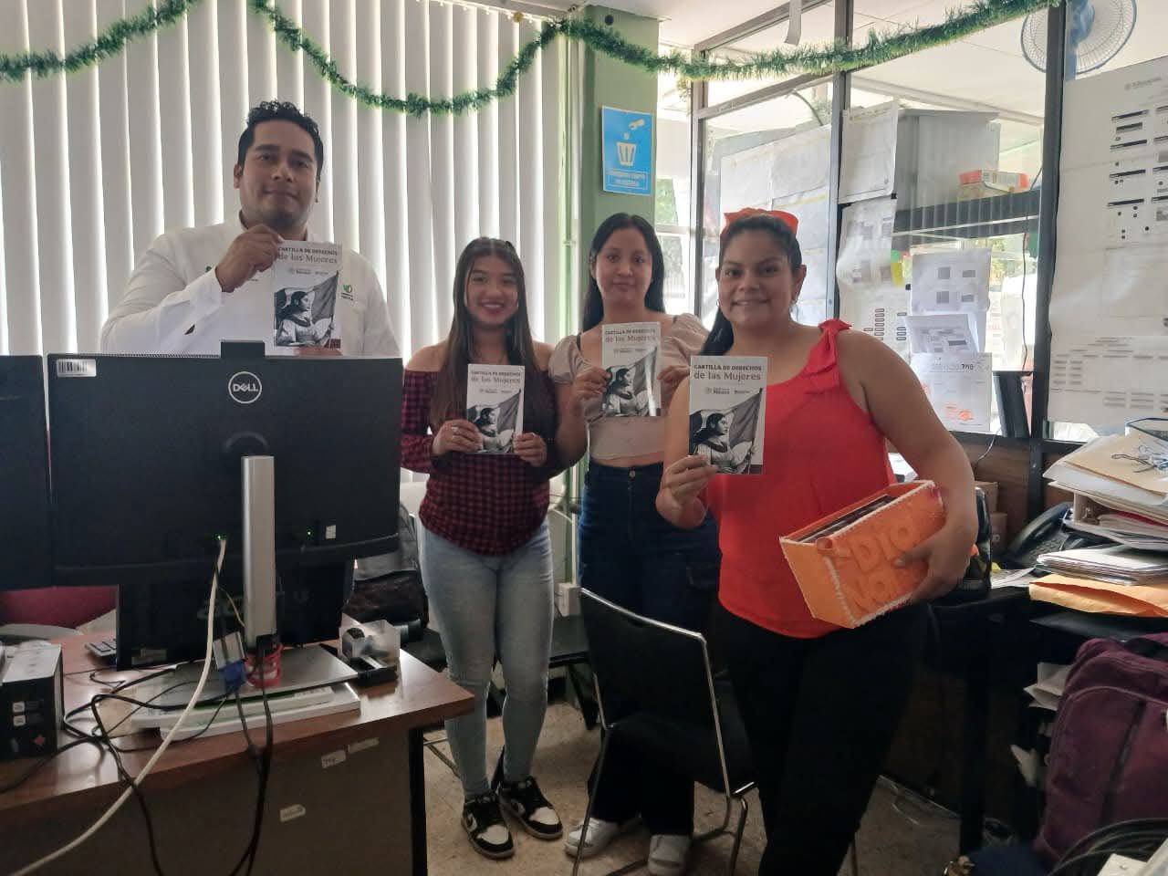 Se entregaron 𝘾𝒂𝙧𝒕𝙞𝒍𝙡𝒂𝙨 𝙙𝒆 𝒍𝙤𝒔 𝑫𝙚𝒓𝙚𝒄𝙝𝒐𝙨 𝙙𝒆 𝒍𝙖𝒔 𝑴𝙪𝒋𝙚𝒓𝙚𝒔 al personal directivo, administrativo y docente del ITSSAT