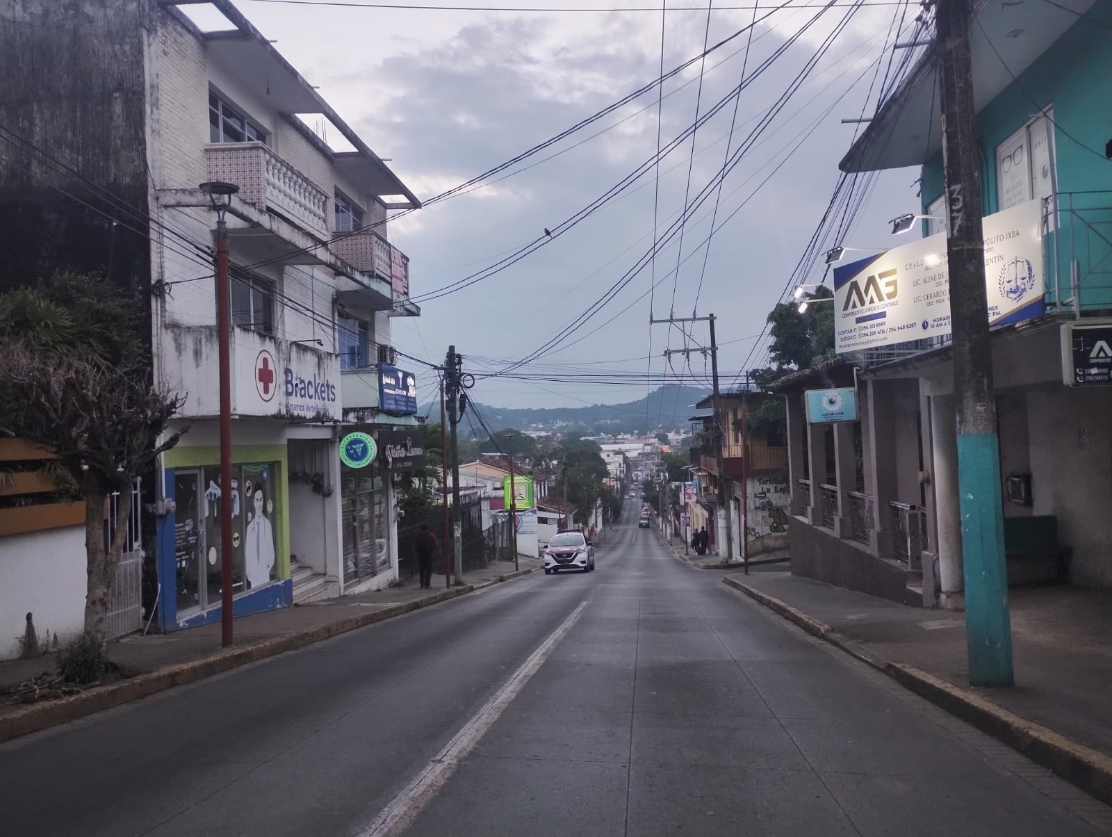 Se llevó a cabo labores de limpieza y acondicionamiento en las calles que formarán parte del recorrido del Desfile Conmemorativo del 20 de Noviembre en San Andrés Tuxtla.