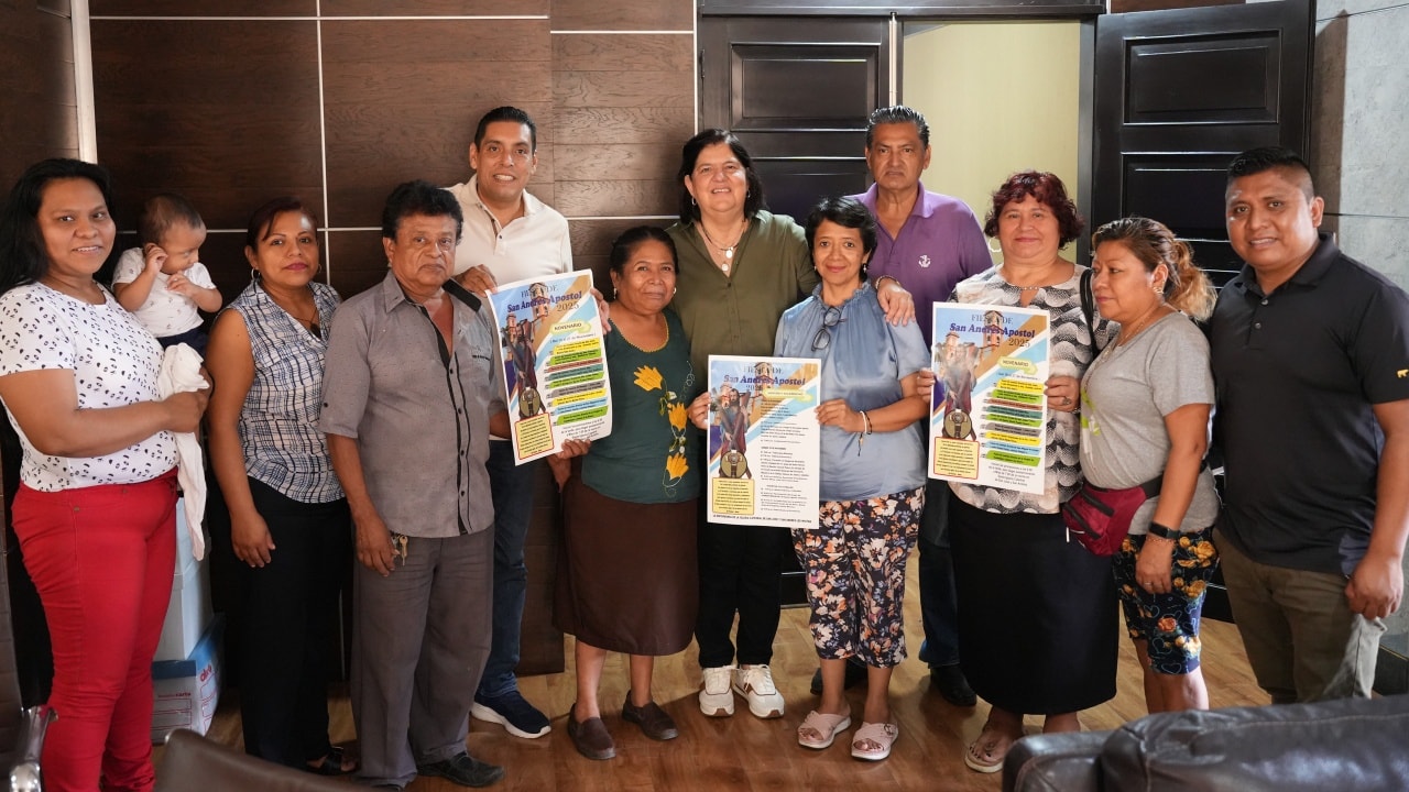 Mayordomía y Gobierno Municipal presentan cartel oficial de las Fiestas Patronales de San Andrés Apóstol 2025.