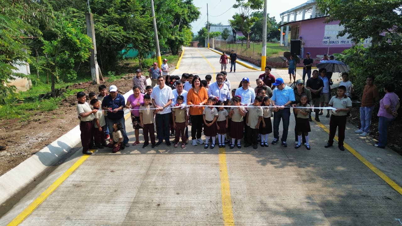 Alcaldesa de San Andrés inaugura pavimentación en Calle Francisco Villa de Dos Aguajes.
