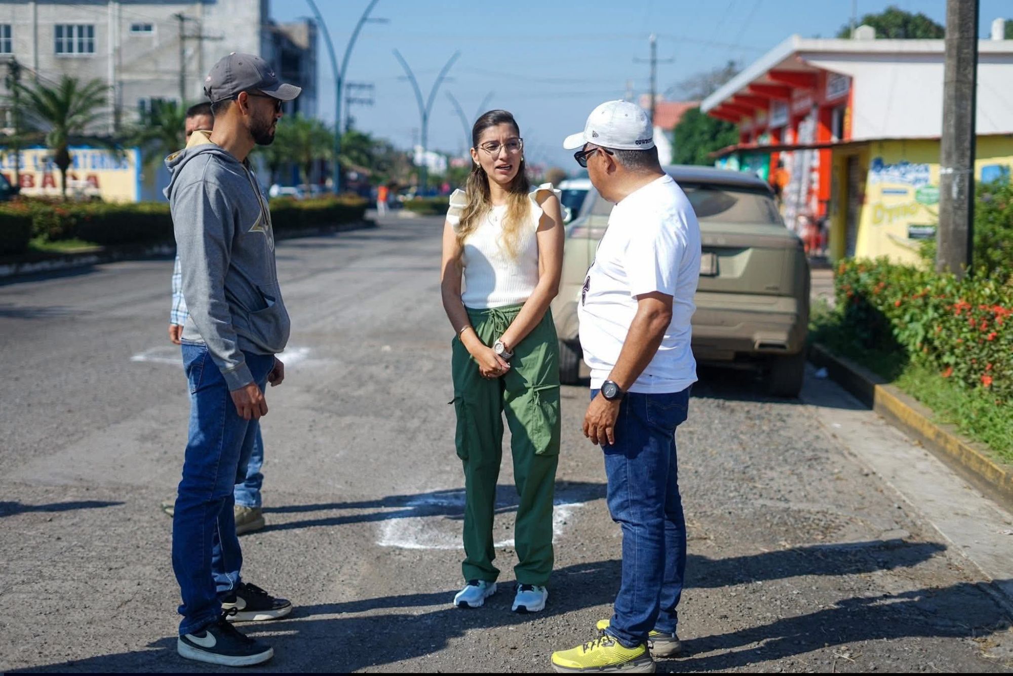 En Ángel R. Cabada inician los trabajos de bacheo en el bulevar Francisco J. Moreno y en la calle Miguel J. Luna.
