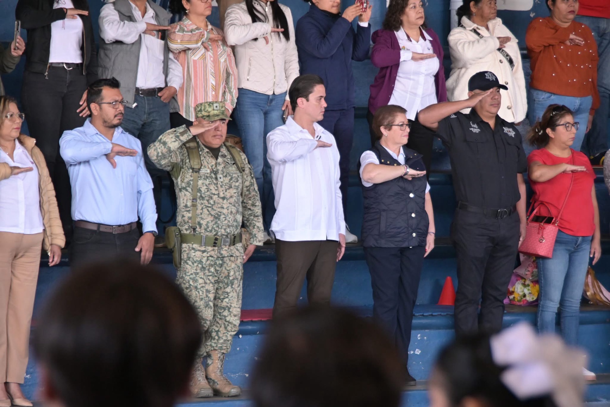 Se llevó a cabo un acto cívico en el que se rindieron honores a la Bandera