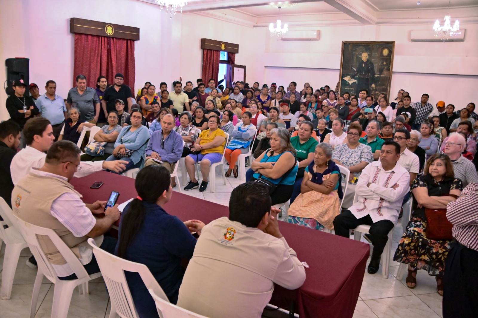 Ayuntamiento de San Andrés Tuxtla en permanente comunicación con comercio del mercado 5 de Febrero 