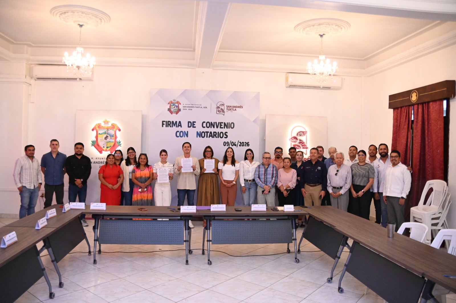 Firman Ayuntamiento de San Andrés Tuxtla y Colegio de Notarios convenio de colaboración para dar certeza jurídica a las familias 